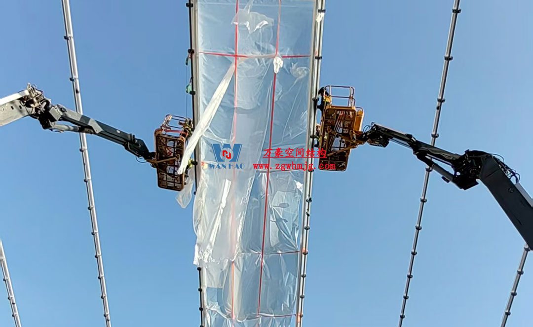 無(wú)錫奧體中心體育場(chǎng)ETFE膜首吊成功，太湖畔將閃耀“生態(tài)之光”