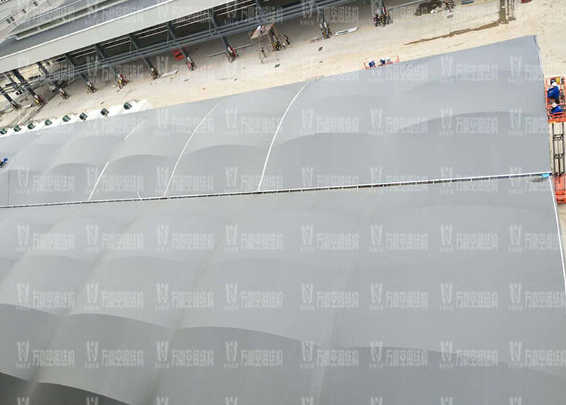 膜結(jié)構(gòu)雨棚有哪些性能特點？膜結(jié)構(gòu)雨棚如何起到保護的作用？