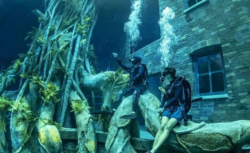 世界最深泳池，深入地下60米