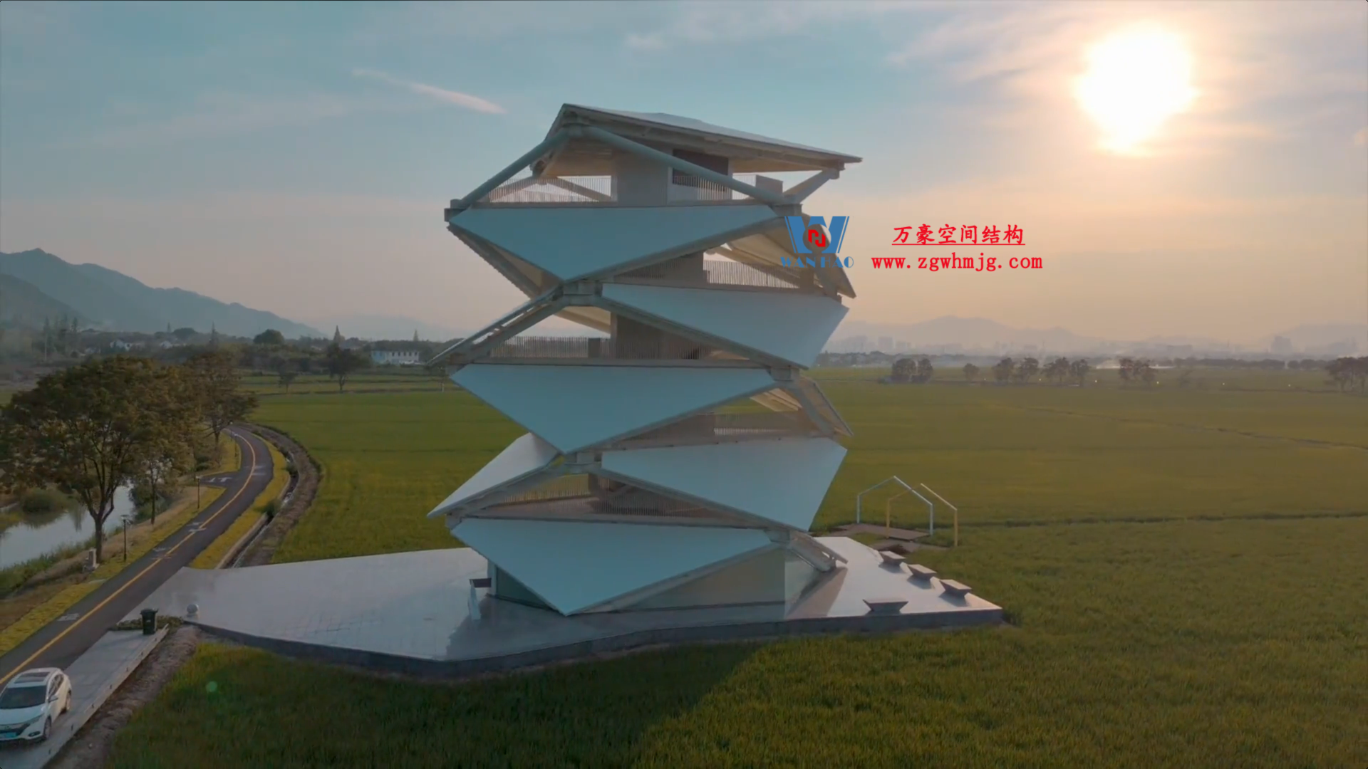 愜意的生活，像風，像云，肆意的揮灑在田間風景之中！