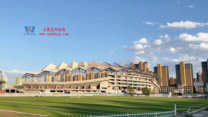 膜結(jié)構(gòu)建筑有著合理而簡(jiǎn)約的結(jié)構(gòu)，而又具備各自非常實(shí)用的功能