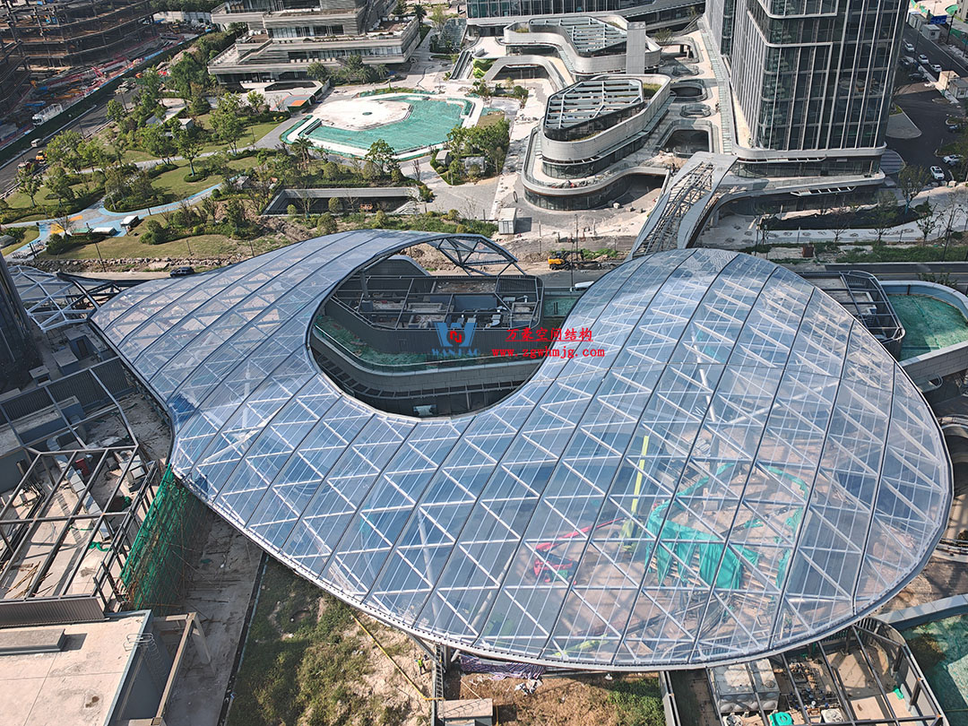 紹興華發(fā)金融活力城ETFE膜結(jié)構商業(yè)天幕項目接近尾聲