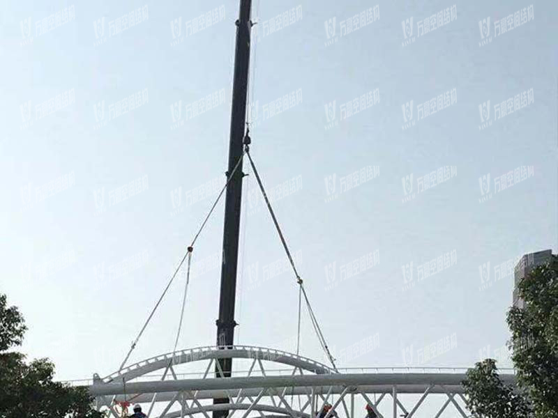 寧波(鄞州)網(wǎng)球中心遮陽棚膜結構工程二期項目施工中 寧波(鄞州)網(wǎng)球中心遮陽棚膜結構工程二期項目施工中