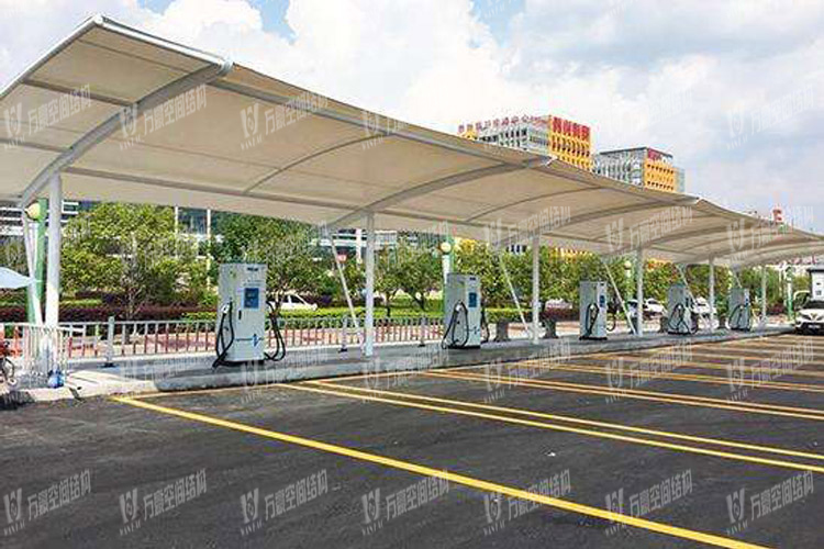 充電樁膜結(jié)構(gòu)車棚有什么特點？為何如此受歡迎？